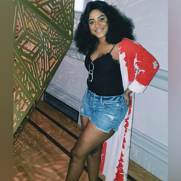 Meet your Posher, Queen - Picture 1 of 1